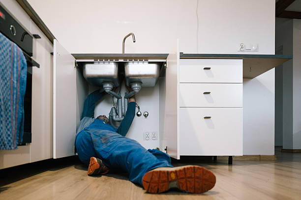 Professional Leak Detection technician working in Greenfield, IL